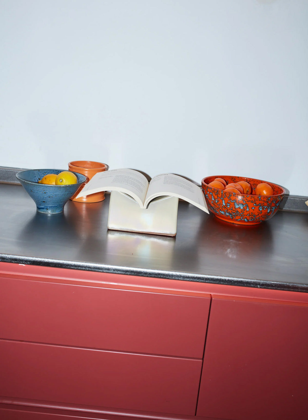 Ceramic Bookstand - Apartamento