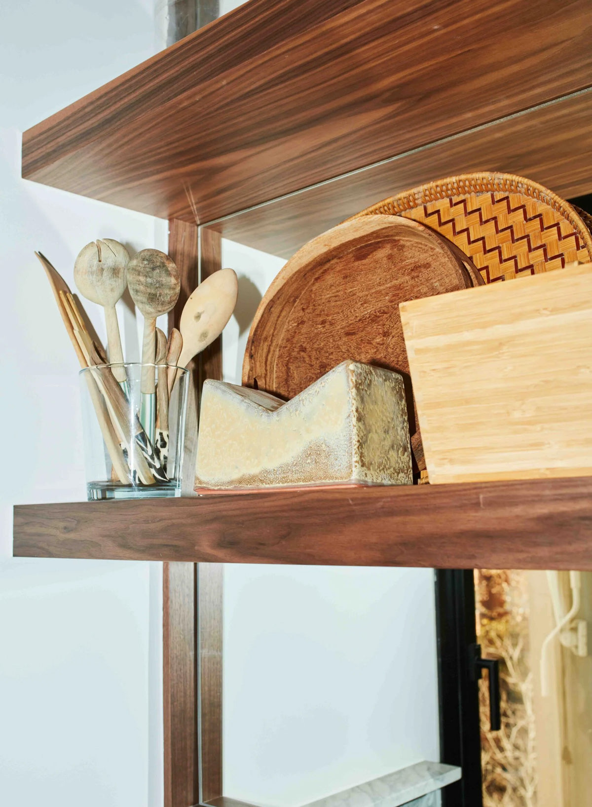 Ceramic Bookstand - Apartamento