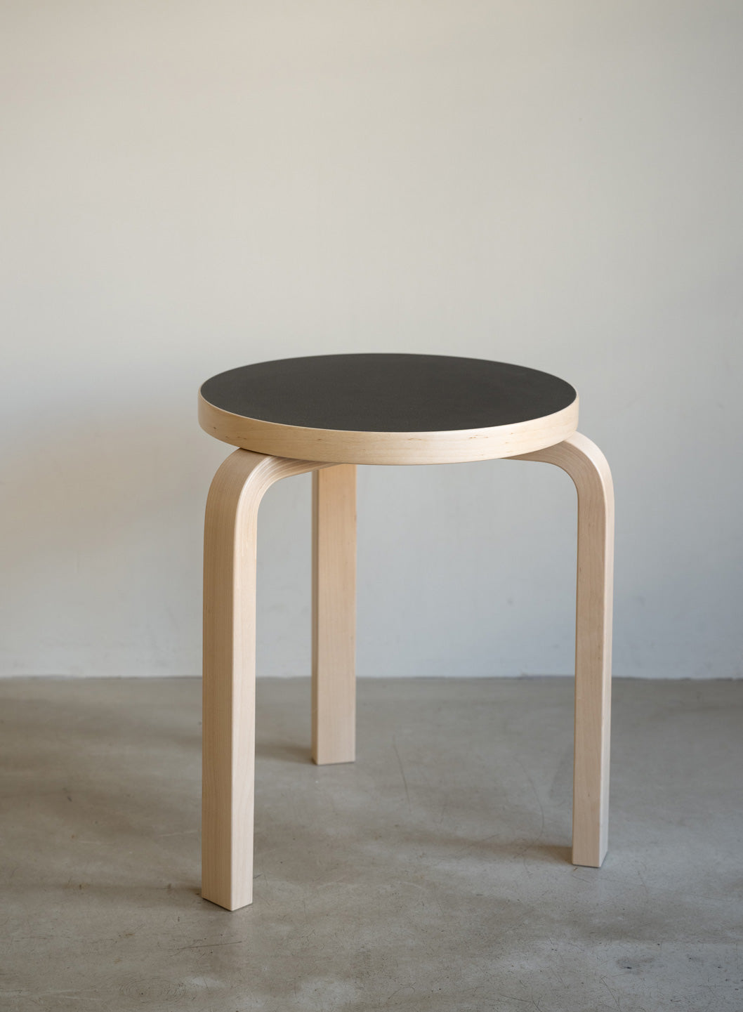 Stool 60, Legs Birch, Seat Linoleum Black - Artek