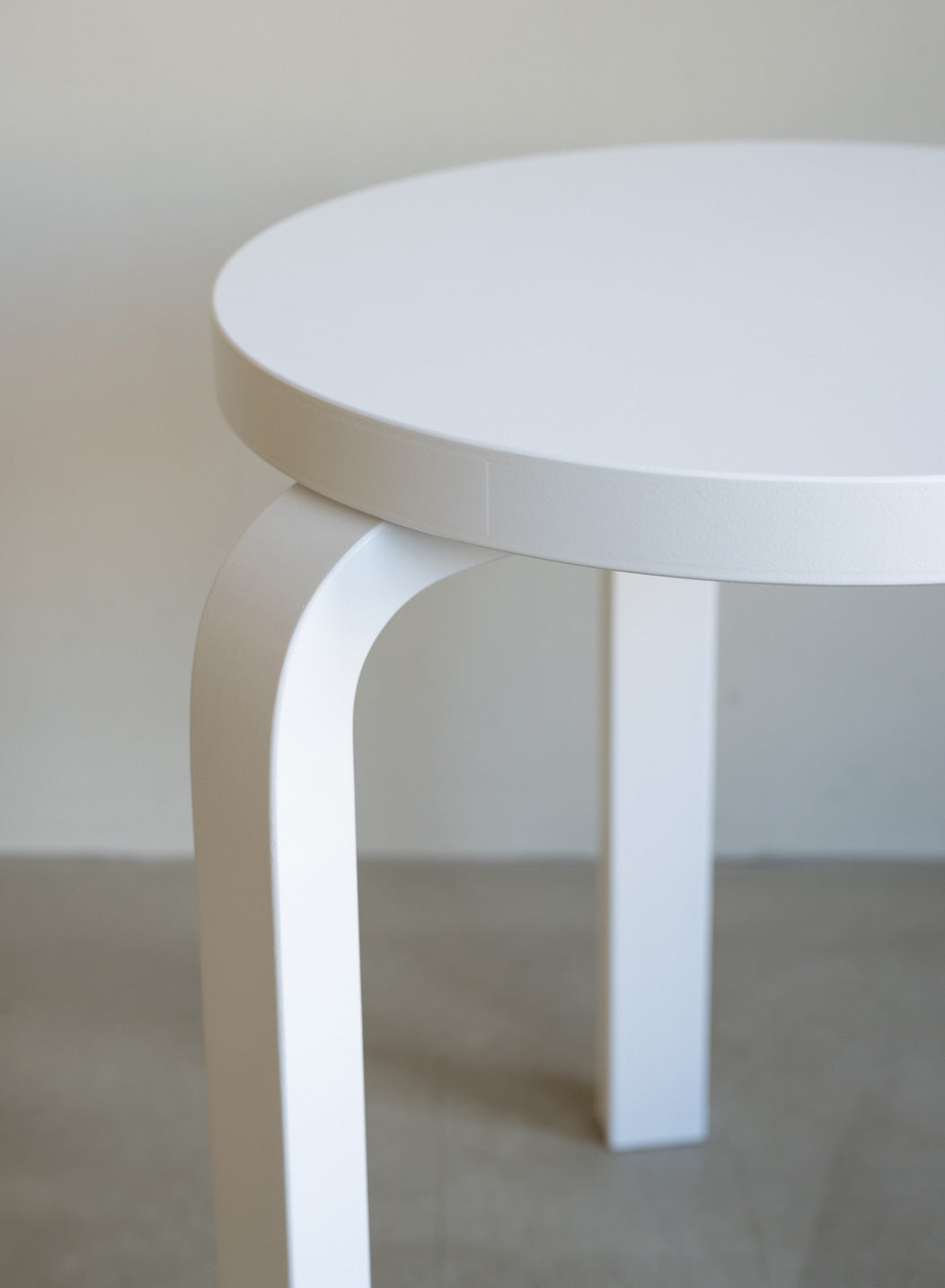 Stool 60, Legs White, Seat White - Artek