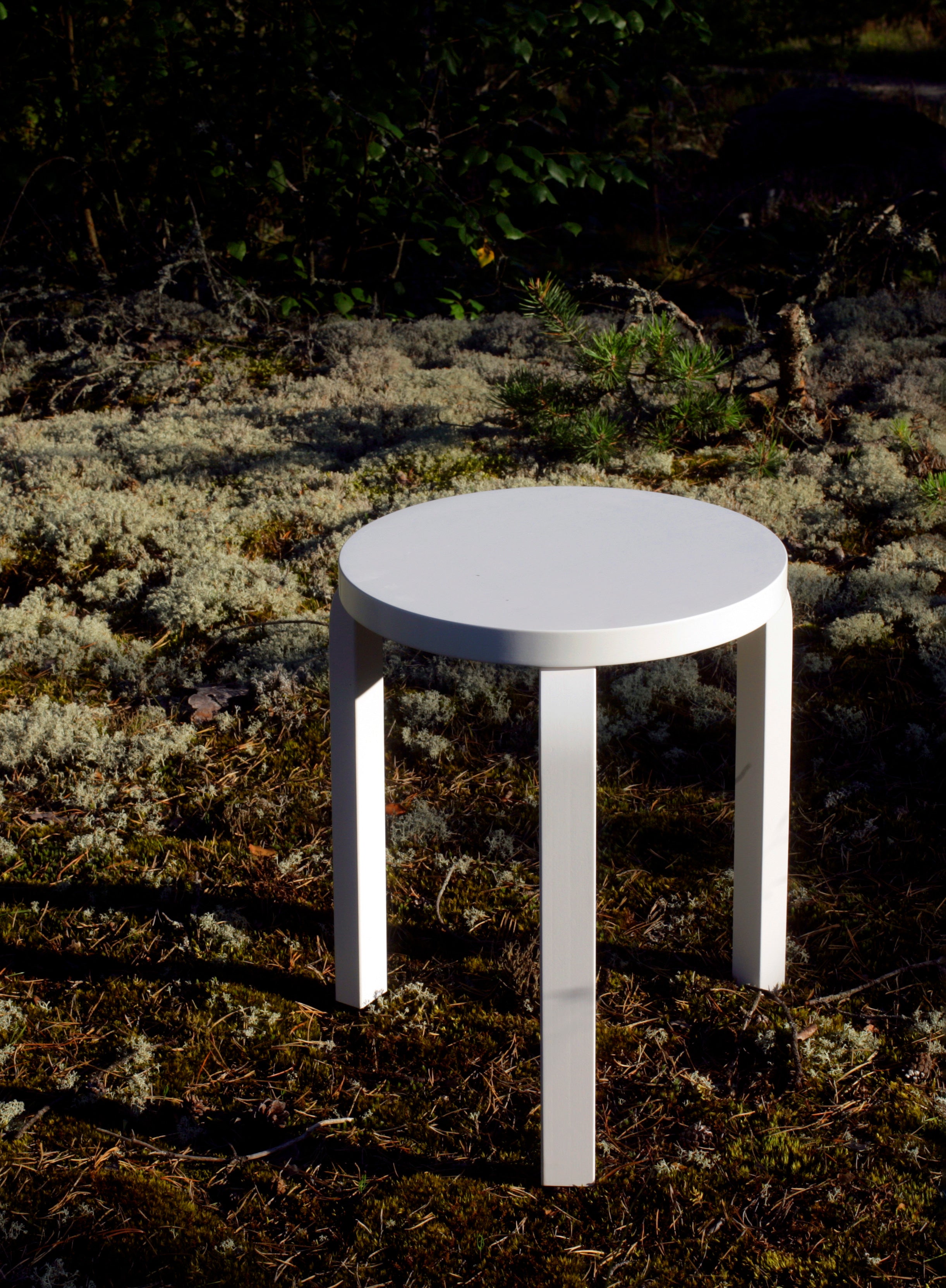 Stool 60, Legs White, Seat White - Artek