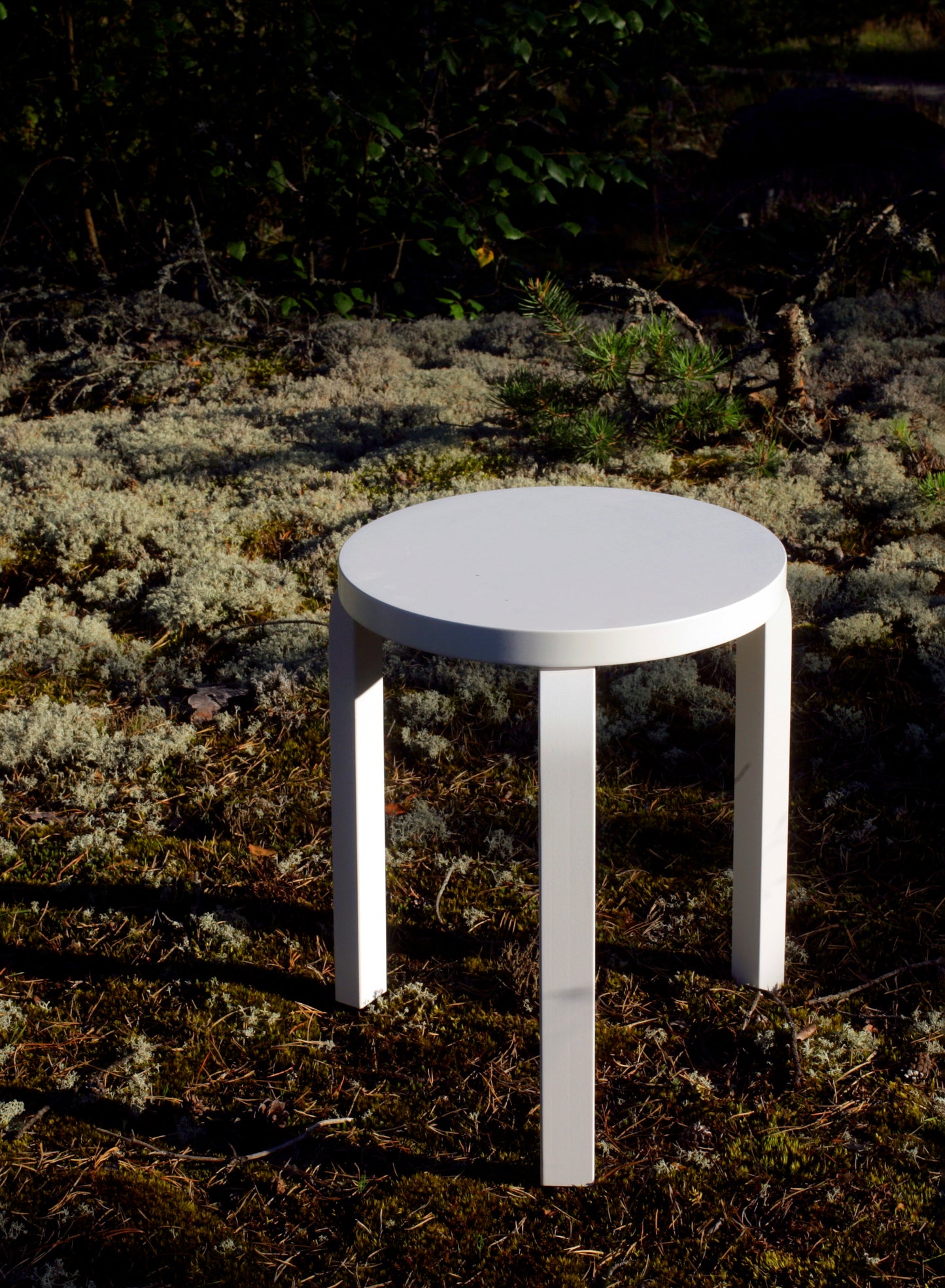 Stool 60, Legs White, Seat White - Artek