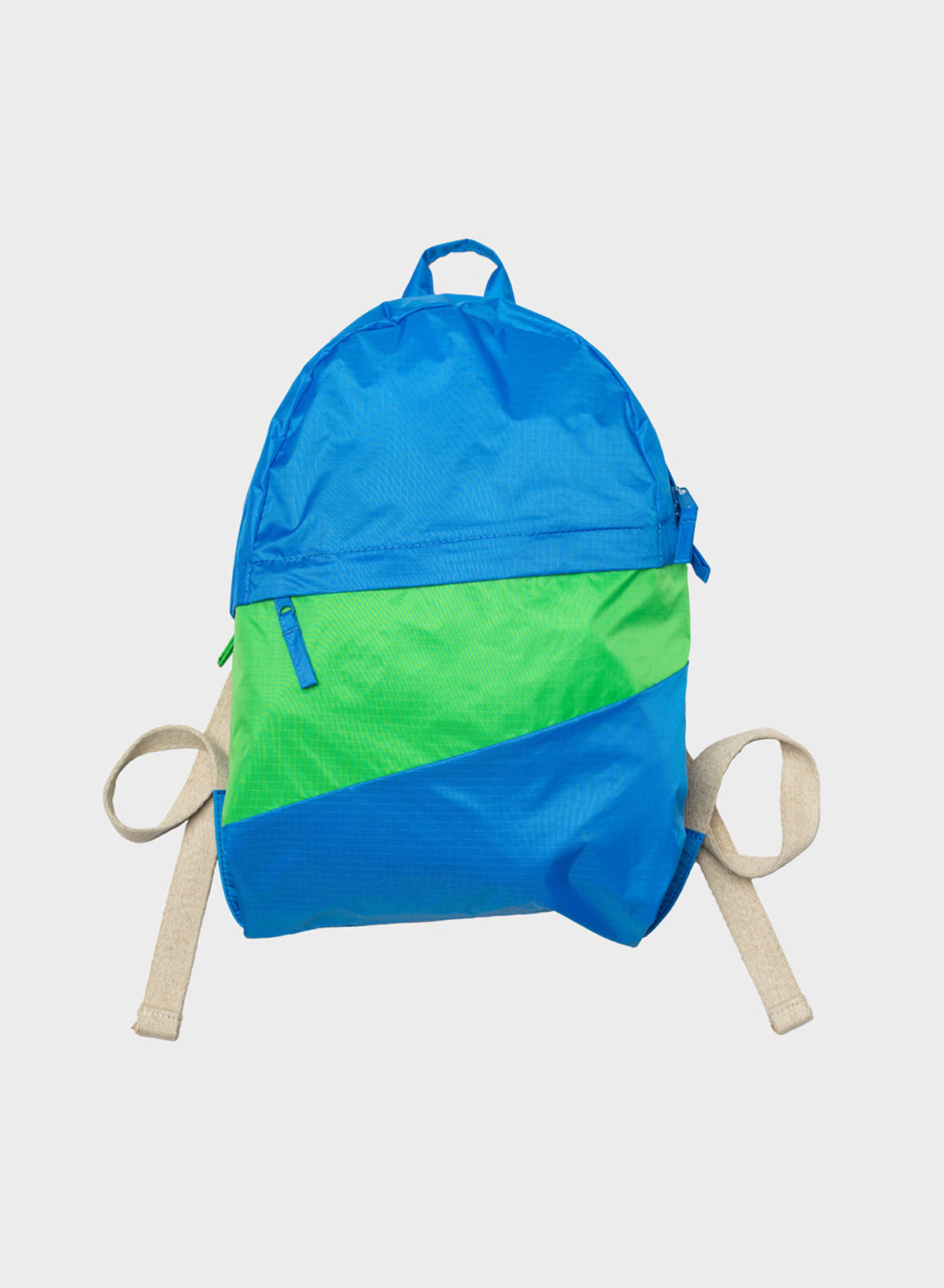 The New Foldable Backpack Wave & Greenscreen Medium