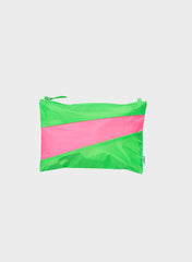 The New Pouch Greenscreen & Fluo Pink Medium