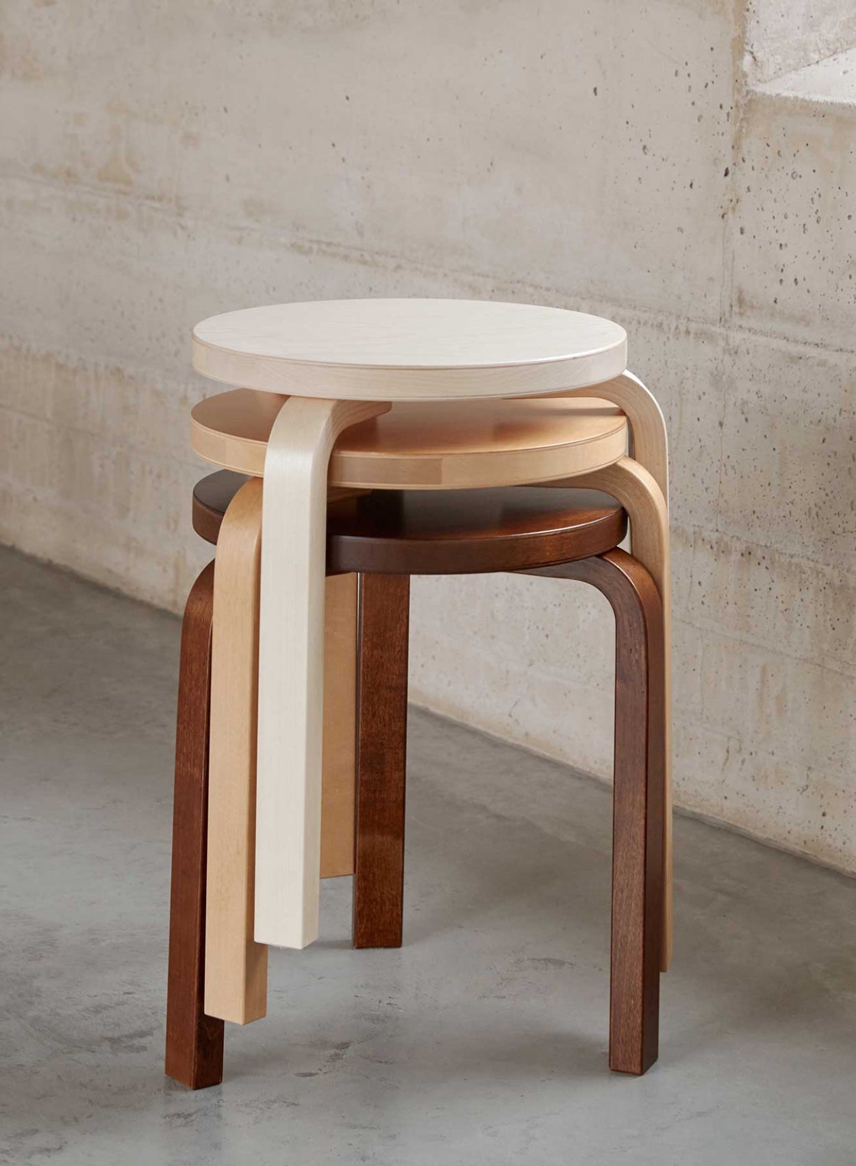 Stool 60, Legs Walnut, Seat Walnut - Artek