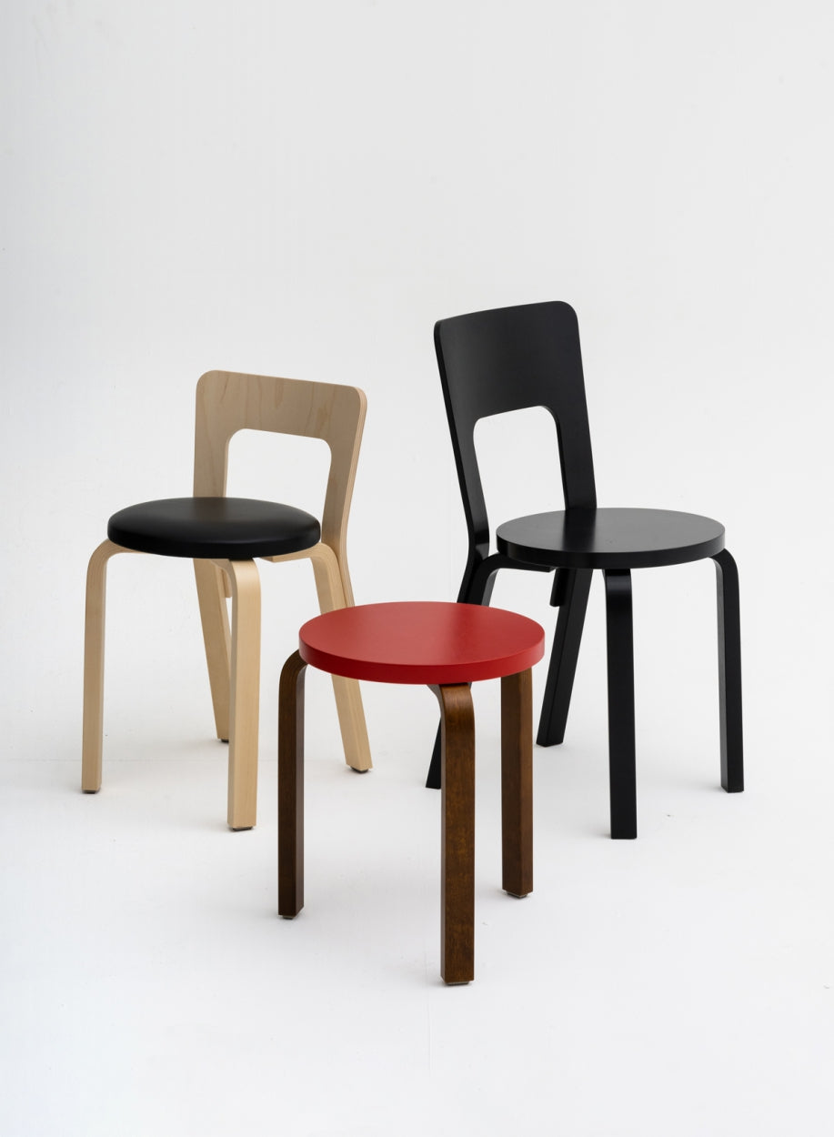 Chair 66, legs black, seat black - Artek